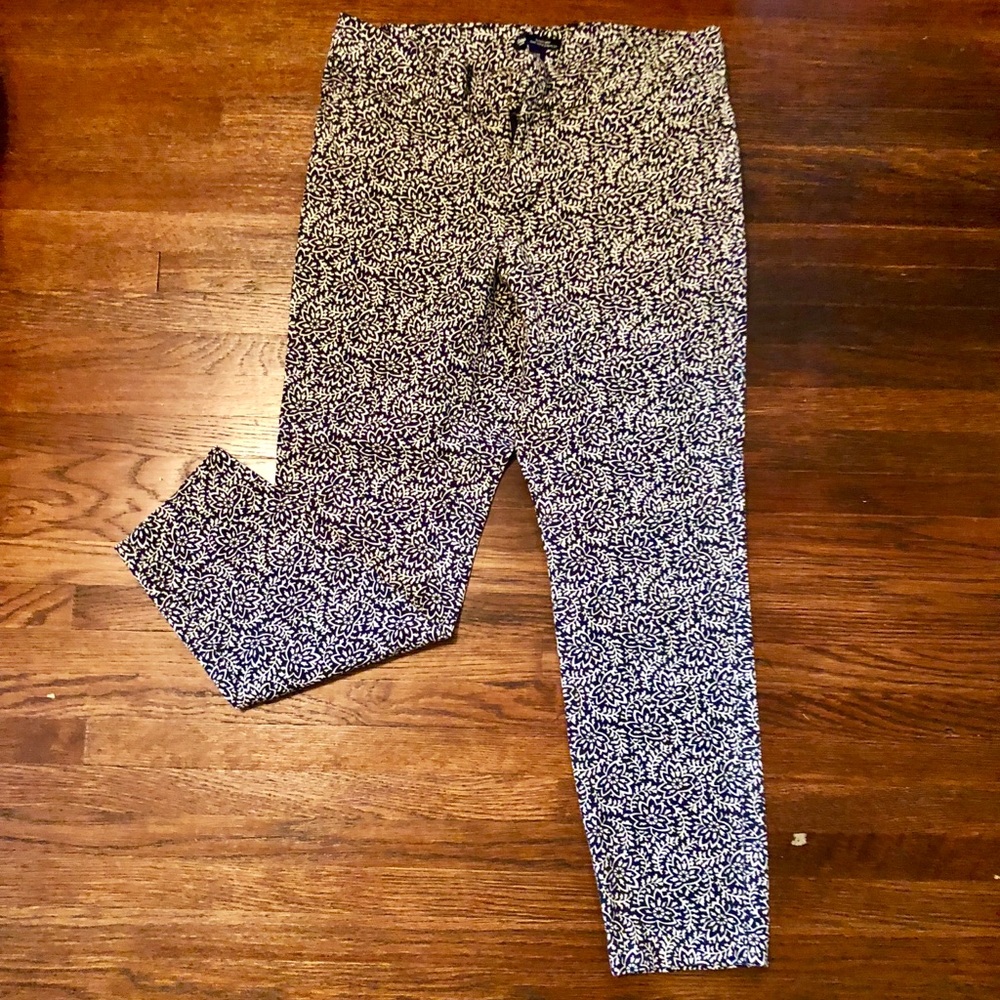 🎄GAP patterned work pants Capri Size 6